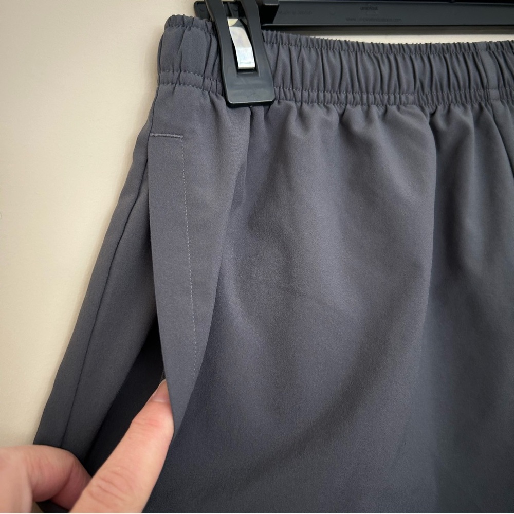 🔹Gymshark Men's Gray Athletic Shorts - Picture 3 of 7